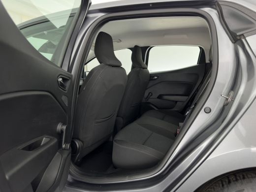 Renault Clio 1.6 E-Tech Hybrid 145 Equilibre (INCL.BTW) Aut. *FULL-LED | COMFORT-SEATS | CARPLAY | KEYLESS | D... ActivLease financial lease