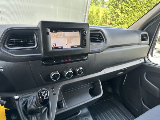 Renault Master T35 2.3 dCi 136 PK / L2H2 / 1e EIG. / 67.106 KM / IMPERIAAL / TREKHAAK / NAVI / AIRCO / CRUISE ActivLease financial lease