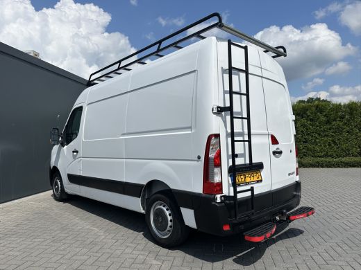 Renault Master T35 2.3 dCi 136 PK / L2H2 / 1e EIG. / 67.106 KM / IMPERIAAL / TREKHAAK / NAVI / AIRCO / CRUISE ActivLease financial lease