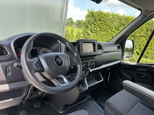 Renault Master T35 2.3 dCi 136 PK / L2H2 / 1e EIG. / 67.106 KM / IMPERIAAL / TREKHAAK / NAVI / AIRCO / CRUISE ActivLease financial lease