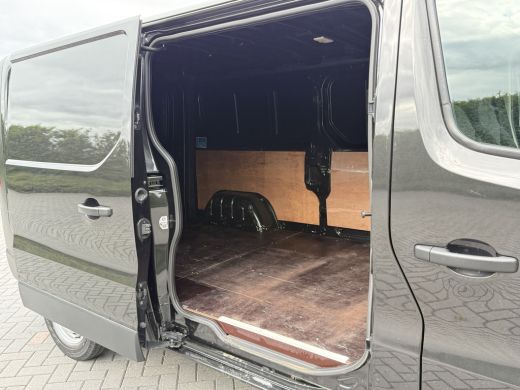 Renault Trafic 2.0 dCi 120 PK / L2H1 / 1e EIG. / AIRCO / CRUISE / PDC / 3-ZITS / LED ActivLease financial lease