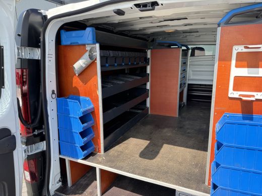 Renault Trafic 2.0 dCi 145 PK / AUTOMAAT / L1H1 / 2x SCHUIFDEUR / INRICHTING / TREKHAAK / IMPERIAAL / 3-ZITS ActivLease financial lease