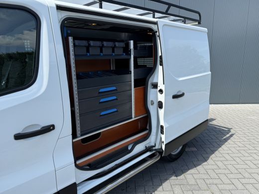 Renault Trafic 2.0 dCi 145 PK / AUTOMAAT / L1H1 / 2x SCHUIFDEUR / INRICHTING / TREKHAAK / IMPERIAAL / 3-ZITS ActivLease financial lease