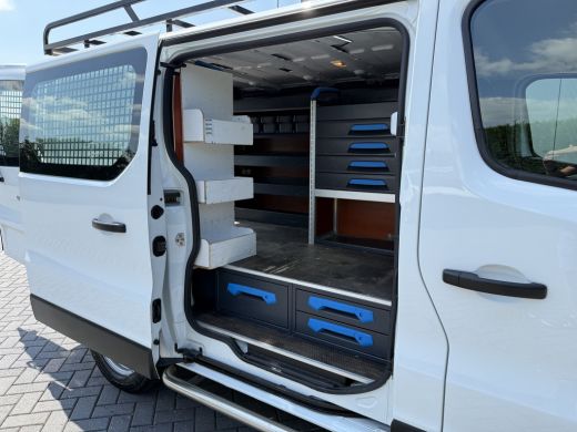 Renault Trafic 2.0 dCi 145 PK / AUTOMAAT / L1H1 / 2x SCHUIFDEUR / INRICHTING / TREKHAAK / IMPERIAAL / 3-ZITS ActivLease financial lease