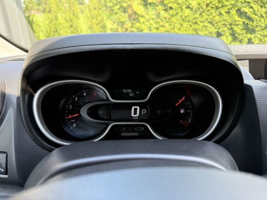 Renault Trafic 2.0 dCi 145 PK / AUTOMAAT / L1H1 / 2x SCHUIFDEUR / INRICHTING / TREKHAAK / IMPERIAAL / 3-ZITS ActivLease financial lease