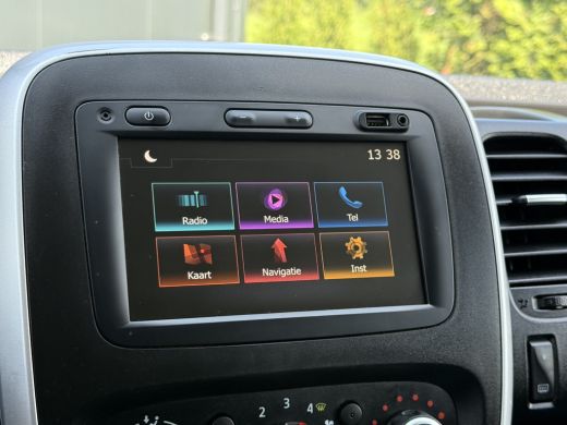 Renault Trafic 2.0 dCi 145 PK / AUTOMAAT / L1H1 / 2x SCHUIFDEUR / INRICHTING / TREKHAAK / IMPERIAAL / 3-ZITS ActivLease financial lease