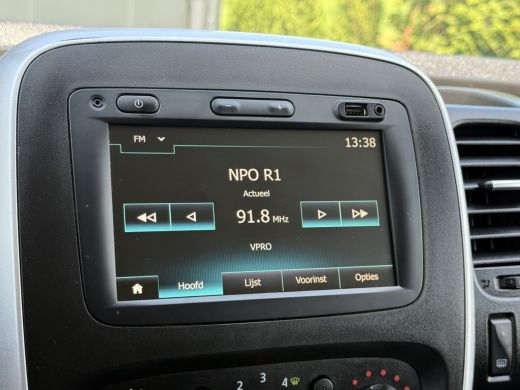 Renault Trafic 2.0 dCi 145 PK / AUTOMAAT / L1H1 / 2x SCHUIFDEUR / INRICHTING / TREKHAAK / IMPERIAAL / 3-ZITS ActivLease financial lease