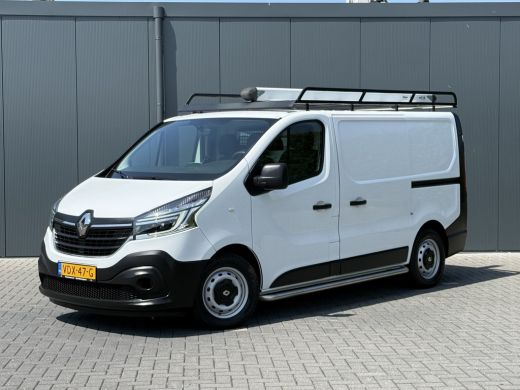 Renault Trafic 2.0 dCi 145 PK / AUTOMAAT / L1H1 / 2x SCHUIFDEUR / INRICHTING / TREKHAAK / IMPERIAAL / 3-ZITS ActivLease financial lease