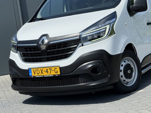 Renault Trafic 2.0 dCi 145 PK / AUTOMAAT / L1H1 / 2x SCHUIFDEUR / INRICHTING / TREKHAAK / IMPERIAAL / 3-ZITS ActivLease financial lease