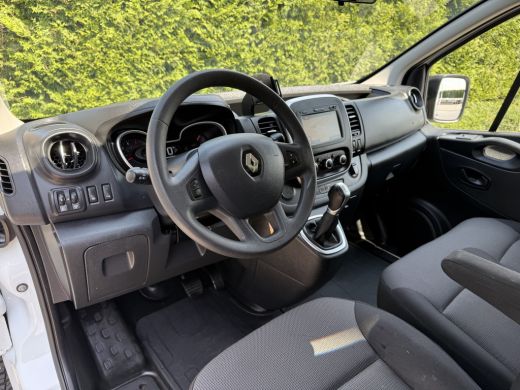 Renault Trafic 2.0 dCi 145 PK / AUTOMAAT / L1H1 / 2x SCHUIFDEUR / INRICHTING / TREKHAAK / IMPERIAAL / 3-ZITS ActivLease financial lease