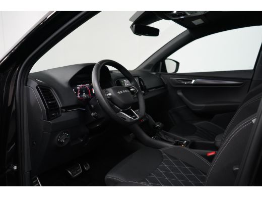 Skoda Karoq 1.5 TSI 150PK DSG-7 Sportline PANORAMADAK | NAVIGATIE | STOELVERW. | 360 CAMERA | 19 INCH | STOEL... ActivLease financial lease