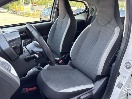 Toyota Aygo 1.0 VVT-i x-play | Carplay/Androidauto | Achteruitrij camera | Airco | ActivLease financial lease