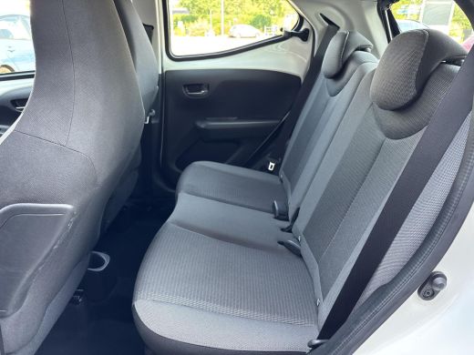 Toyota Aygo 1.0 VVT-i x-play | Carplay/Androidauto | Achteruitrij camera | Airco | ActivLease financial lease