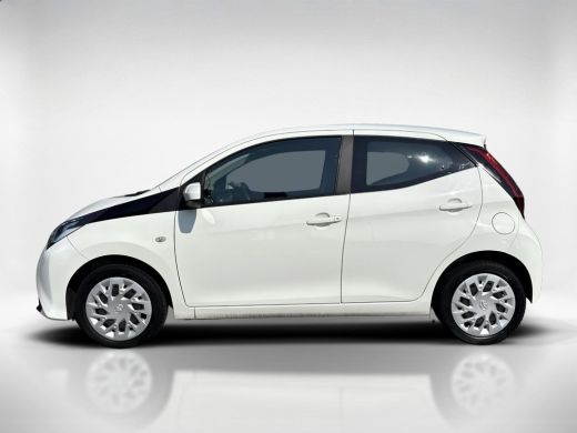 Toyota Aygo 1.0 VVT-i x-play | Carplay/Androidauto | Achteruitrij camera | Airco | ActivLease financial lease