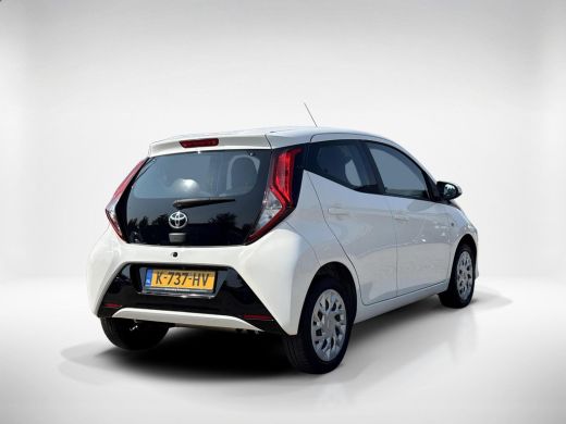 Toyota Aygo 1.0 VVT-i x-play | Carplay/Androidauto | Achteruitrij camera | Airco | ActivLease financial lease