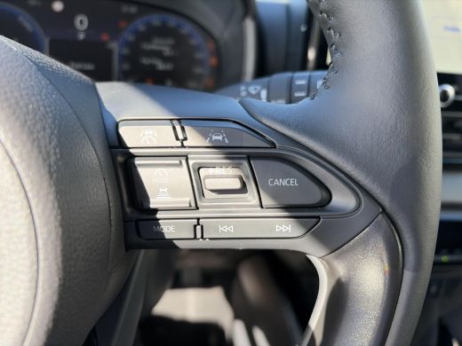 Toyota Yaris 1.5 Hybrid 130 Executive ActivLease financial lease