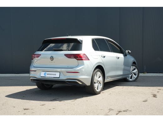 Volkswagen Golf 1.5 eHybrid Life Edition | ErgoActive Massage | Leder / Alcantara | Camera ActivLease financial lease