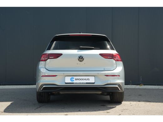 Volkswagen Golf 1.5 eHybrid Life Edition | ErgoActive Massage | Leder / Alcantara | Camera ActivLease financial lease