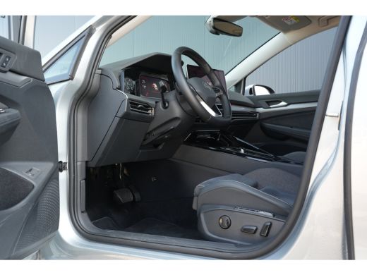Volkswagen Golf 1.5 eHybrid Life Edition | ErgoActive Massage | Leder / Alcantara | Camera ActivLease financial lease
