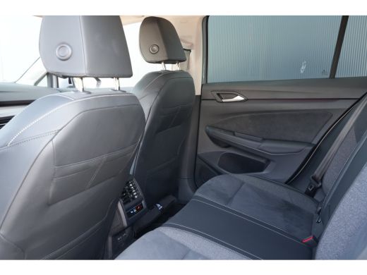 Volkswagen Golf 1.5 eHybrid Life Edition | ErgoActive Massage | Leder / Alcantara | Camera ActivLease financial lease