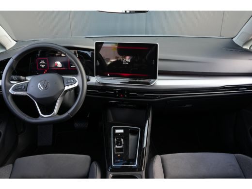 Volkswagen Golf 1.5 eHybrid Life Edition | ErgoActive Massage | Leder / Alcantara | Camera ActivLease financial lease