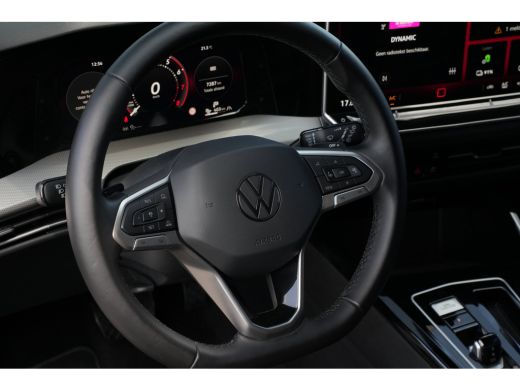 Volkswagen Golf 1.5 eHybrid Life Edition | ErgoActive Massage | Leder / Alcantara | Camera ActivLease financial lease