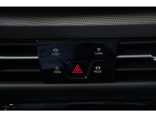 Volkswagen Golf 1.5 eHybrid Life Edition | ErgoActive Massage | Leder / Alcantara | Camera ActivLease financial lease