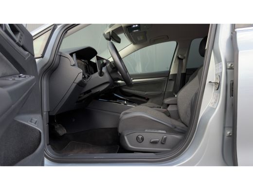 Volkswagen Golf 1.5 eHybrid Life Edition | ErgoActive Massage | Leder / Alcantara | Camera ActivLease financial lease