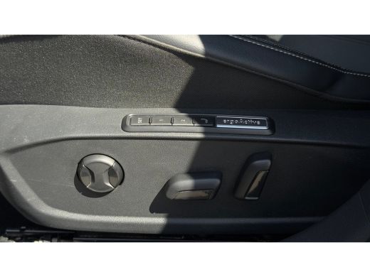 Volkswagen Golf 1.5 eHybrid Life Edition | ErgoActive Massage | Leder / Alcantara | Camera ActivLease financial lease