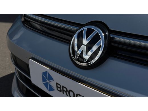 Volkswagen Golf 1.5 eHybrid Life Edition | ErgoActive Massage | Leder / Alcantara | Camera ActivLease financial lease
