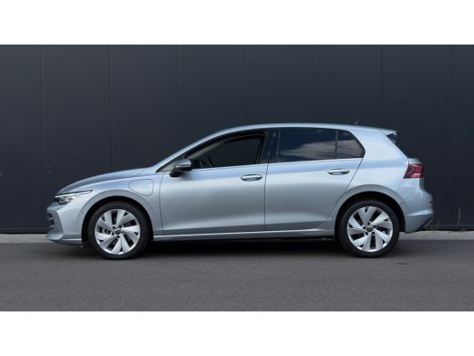 Volkswagen Golf 1.5 eHybrid Life Edition | ErgoActive Massage | Leder / Alcantara | Camera ActivLease financial lease