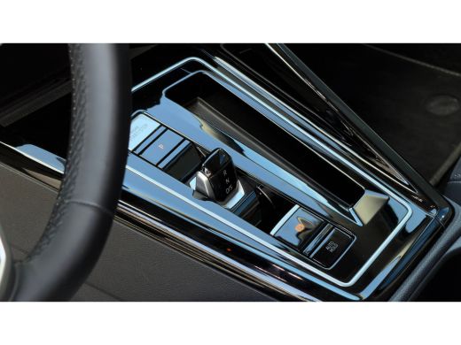 Volkswagen Golf 1.5 eHybrid Life Edition | ErgoActive Massage | Leder / Alcantara | Camera ActivLease financial lease