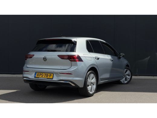 Volkswagen Golf 1.5 eHybrid Life Edition | ErgoActive Massage | Leder / Alcantara | Camera ActivLease financial lease