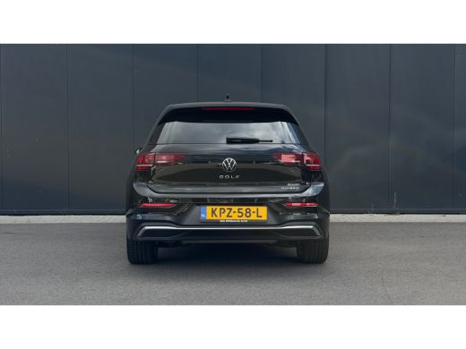 Volkswagen Golf 1.5 eHybrid Life Edition | ErgoActive Massage | Leder / Alcantara | Camera ActivLease financial lease