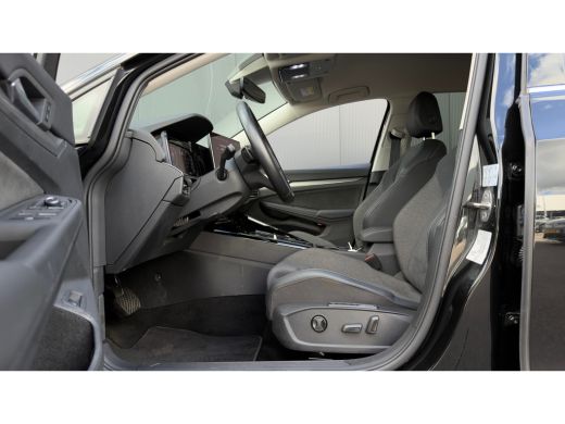 Volkswagen Golf 1.5 eHybrid Life Edition | ErgoActive Massage | Leder / Alcantara | Camera ActivLease financial lease