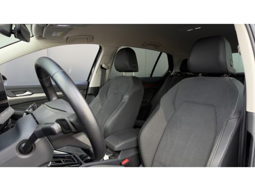 Volkswagen Golf 1.5 eHybrid Life Edition | ErgoActive Massage | Leder / Alcantara | Camera ActivLease financial lease