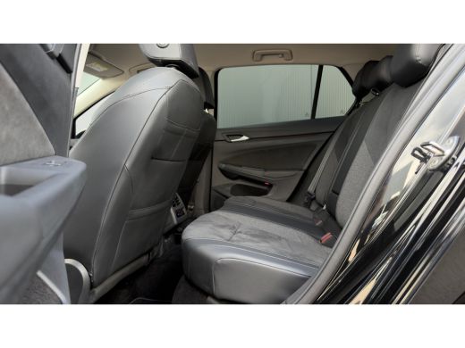 Volkswagen Golf 1.5 eHybrid Life Edition | ErgoActive Massage | Leder / Alcantara | Camera ActivLease financial lease
