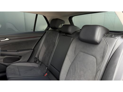 Volkswagen Golf 1.5 eHybrid Life Edition | ErgoActive Massage | Leder / Alcantara | Camera ActivLease financial lease