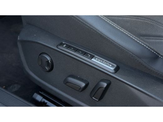 Volkswagen Golf 1.5 eHybrid Life Edition | ErgoActive Massage | Leder / Alcantara | Camera ActivLease financial lease