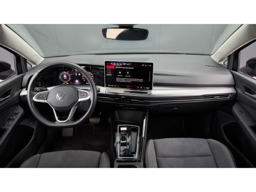 Volkswagen Golf 1.5 eHybrid Life Edition | ErgoActive Massage | Leder / Alcantara | Camera ActivLease financial lease