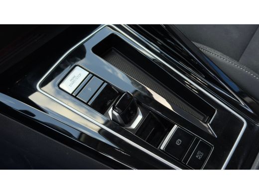 Volkswagen Golf 1.5 eHybrid Life Edition | ErgoActive Massage | Leder / Alcantara | Camera ActivLease financial lease