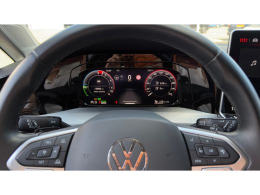 Volkswagen Golf 1.5 eHybrid Life Edition | ErgoActive Massage | Leder / Alcantara | Camera ActivLease financial lease