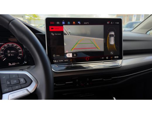 Volkswagen Golf 1.5 eHybrid Life Edition | ErgoActive Massage | Leder / Alcantara | Camera ActivLease financial lease
