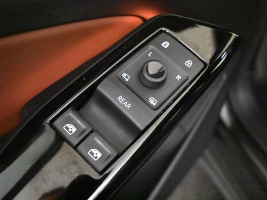 Volkswagen ID.4 First 77 kWh l 1e eigenaar l Dealeronderhoud l Warmtepomp l Stoelverwarming l Camera l Elektr. Tr... ActivLease financial lease