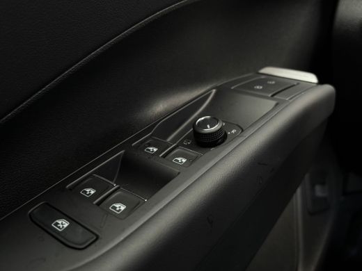 Volkswagen T-Roc R-Line First Edition | 'App-Connect' draadloze smartphone integratie | 30,5 cm display met 2D en ... ActivLease financial lease