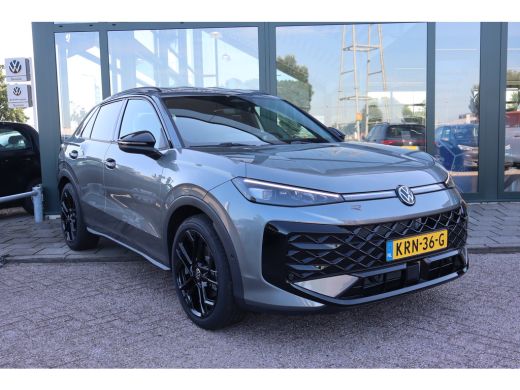Volkswagen T-Roc R-Line First Edition | 'App-Connect' draadloze smartphone integratie | 30,5 cm display met 2D en ... ActivLease financial lease