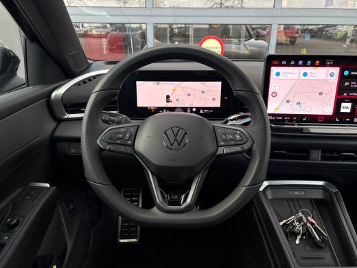 Volkswagen T-Roc R-Line First Edition | 'App-Connect' draadloze smartphone integratie | 30,5 cm display met 2D en ... ActivLease financial lease