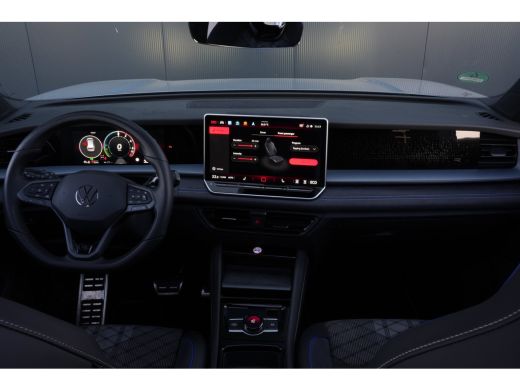 Volkswagen Tayron 1.5 eHybrid R-Line Edition | Trekhaak | Camera | Panoramadak | ActivLease financial lease