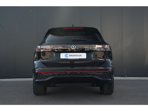 Volkswagen Tiguan 1.5 eHybrid R-Line Edition 272PK | Panoramadak | Trekhaak | Apple Carplay | ActivLease financial lease