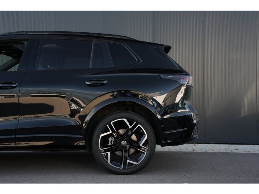 Volkswagen Tiguan 1.5 eHybrid R-Line Edition 272PK | Panoramadak | Trekhaak | Apple Carplay | ActivLease financial lease